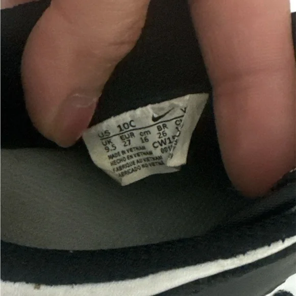 Nike Kids Black and White Sneakers - Picture 10 of 10